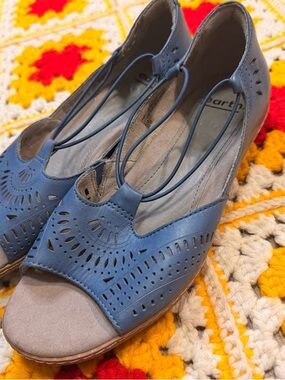 Earth Camellia Nauset Leather Perforated Slip-on Sandals Size 8 Sapphire Blue